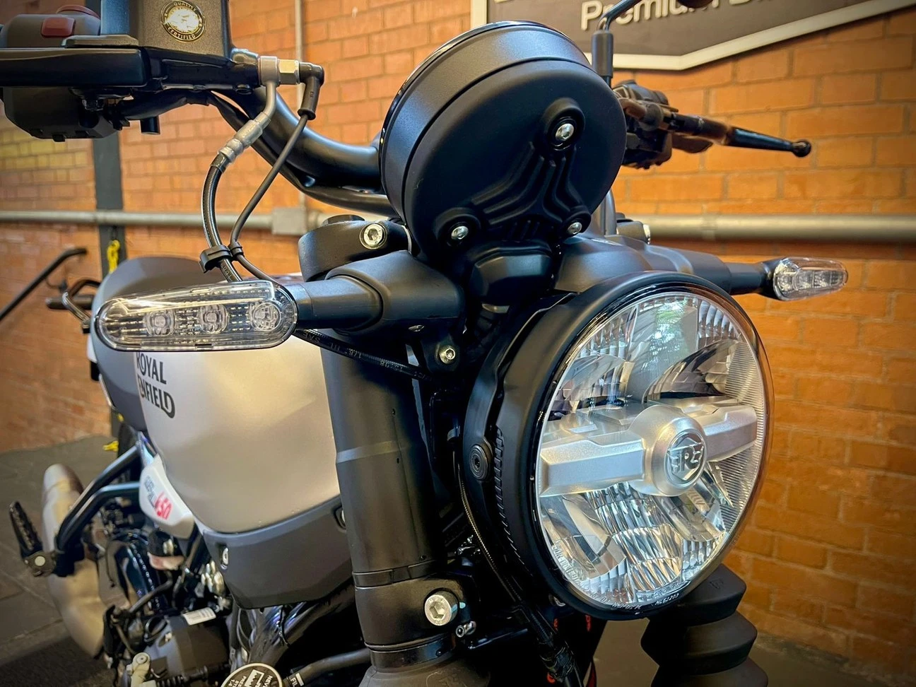 ROYAL ENFIELD GUERRILLA 450