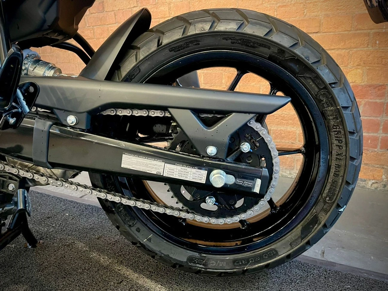 ROYAL ENFIELD GUERRILLA 450