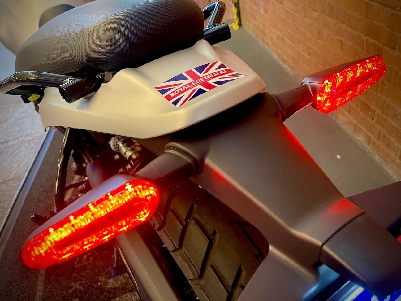 ROYAL ENFIELD GUERRILLA 450