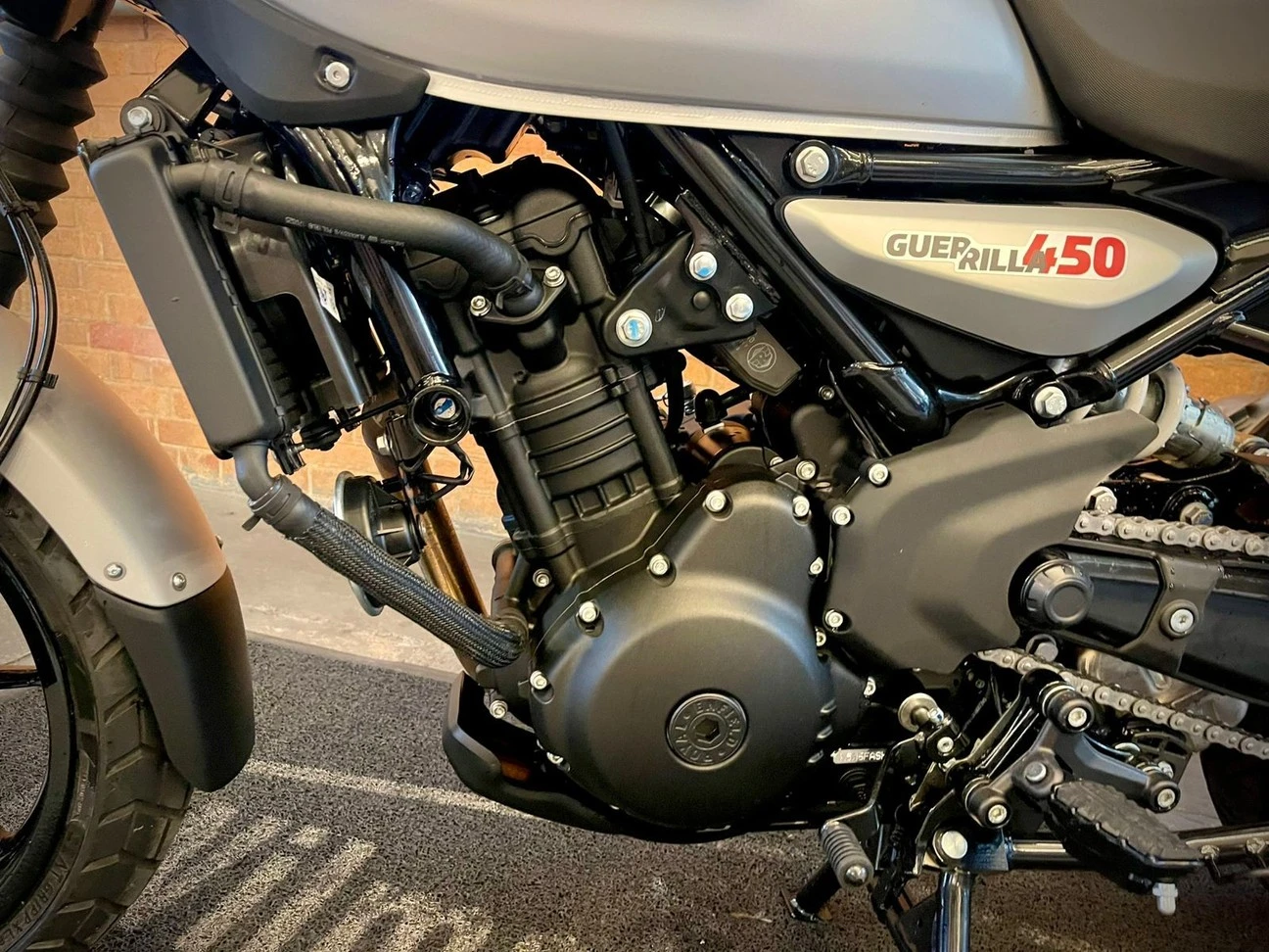 ROYAL ENFIELD GUERRILLA 450