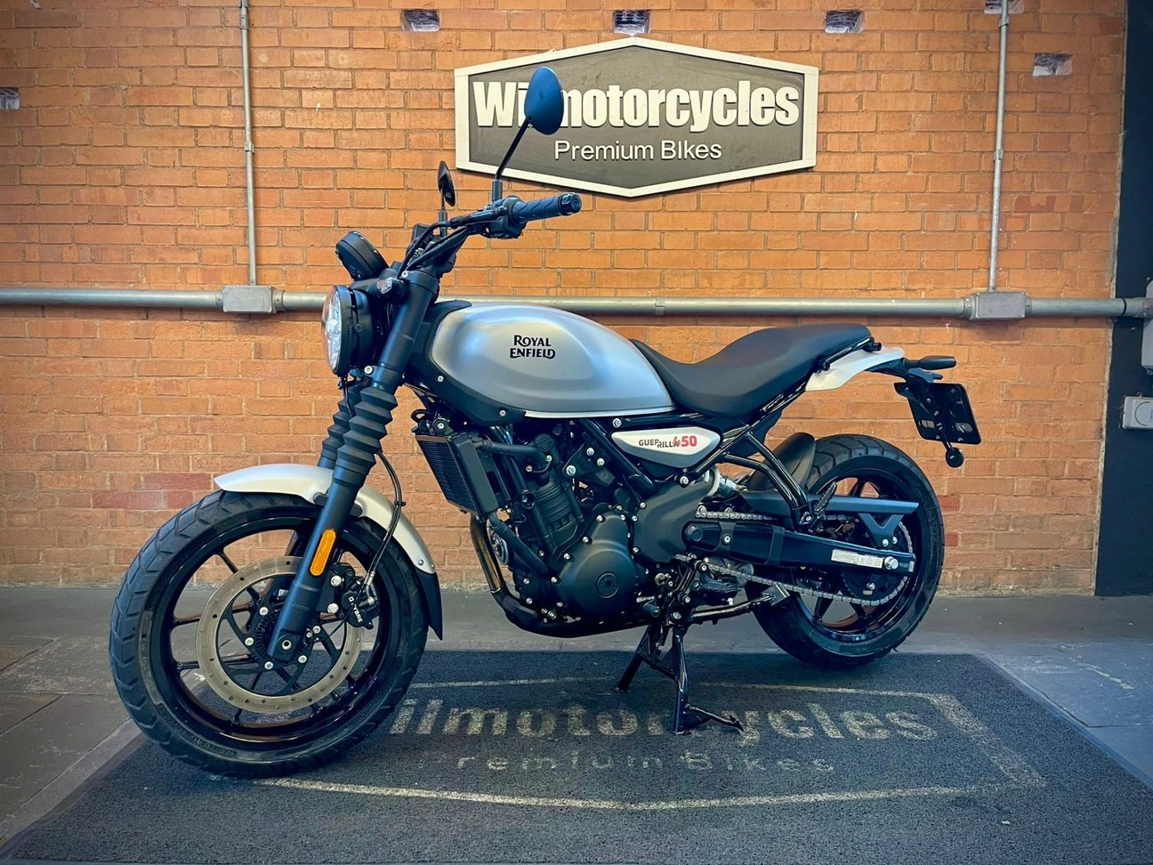 ROYAL ENFIELD GUERRILLA 450