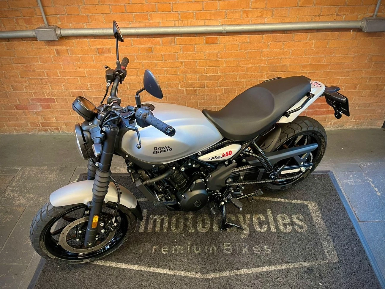 ROYAL ENFIELD GUERRILLA 450