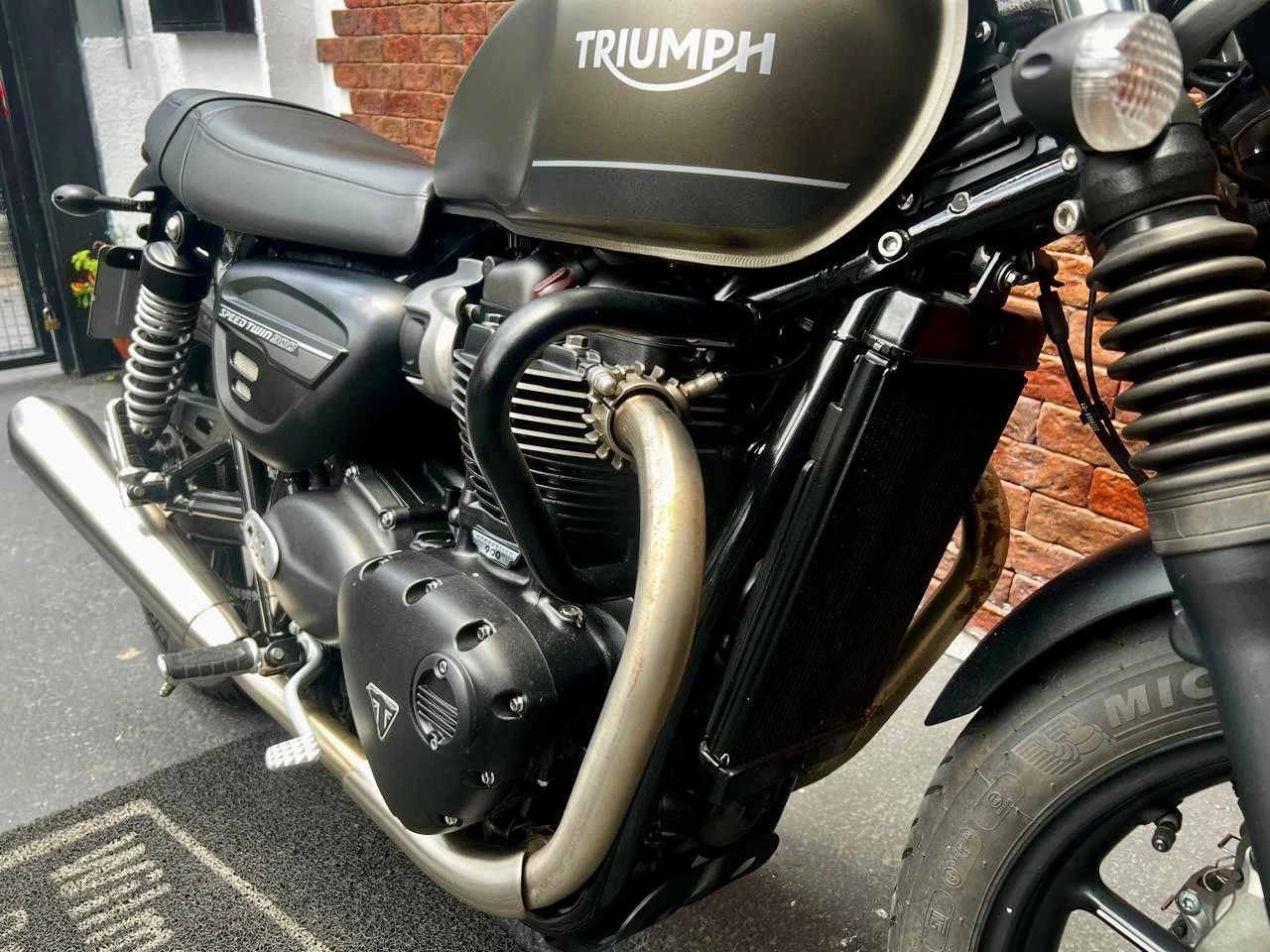 TRIUMPH SPEED TWIN 