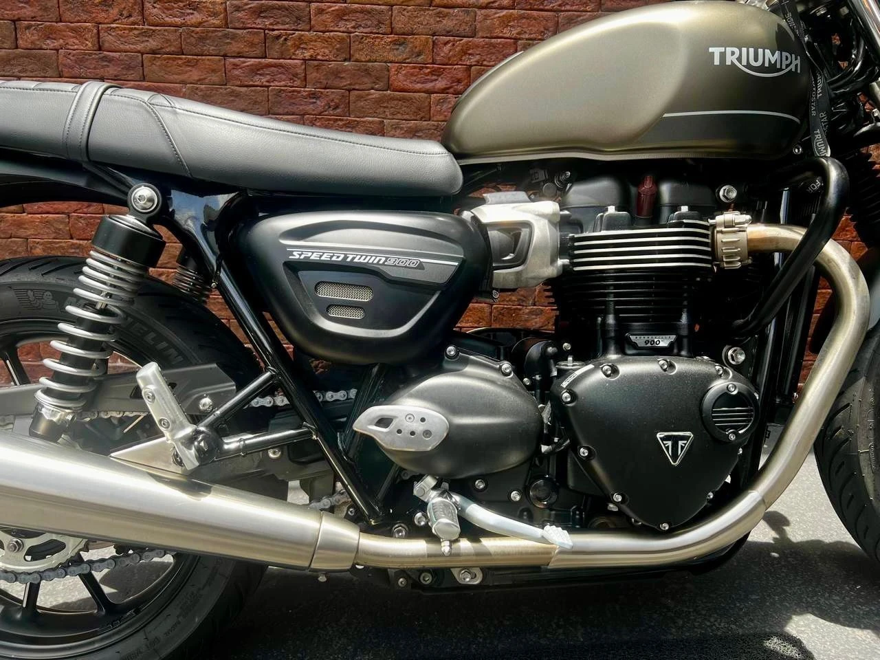 TRIUMPH SPEED TWIN 