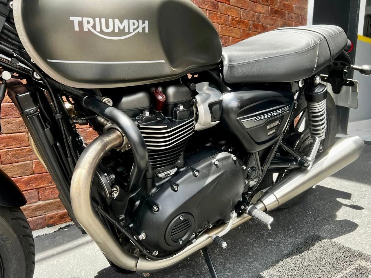 TRIUMPH SPEED TWIN 