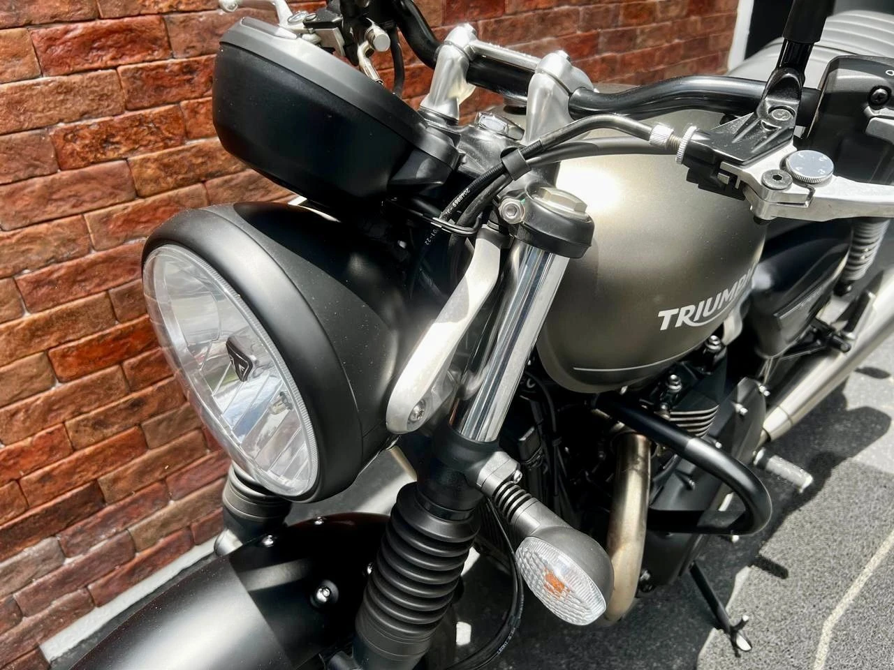 TRIUMPH SPEED TWIN 