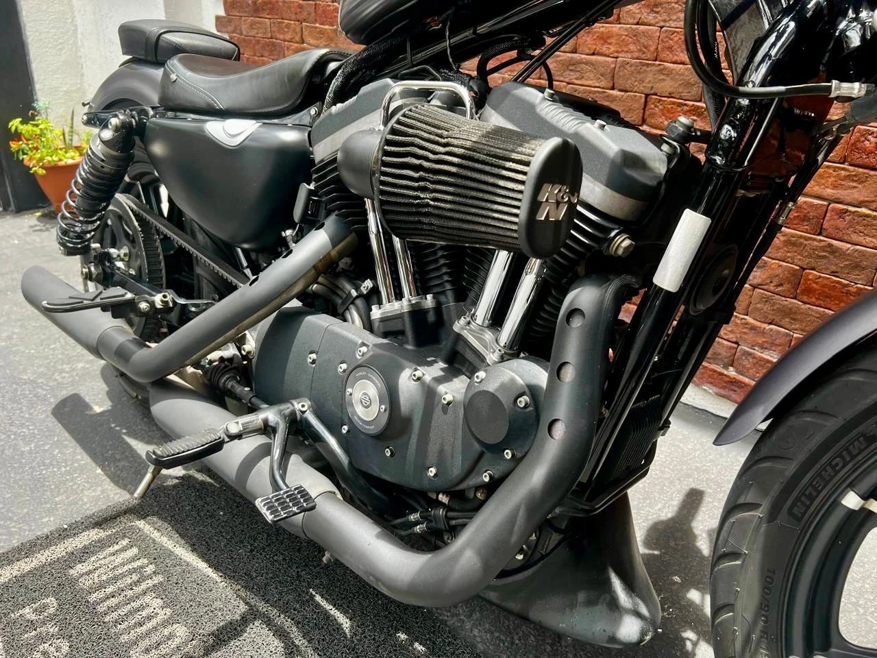 HARLEY-DAVIDSON SPORTSTER XL 883 N IRON