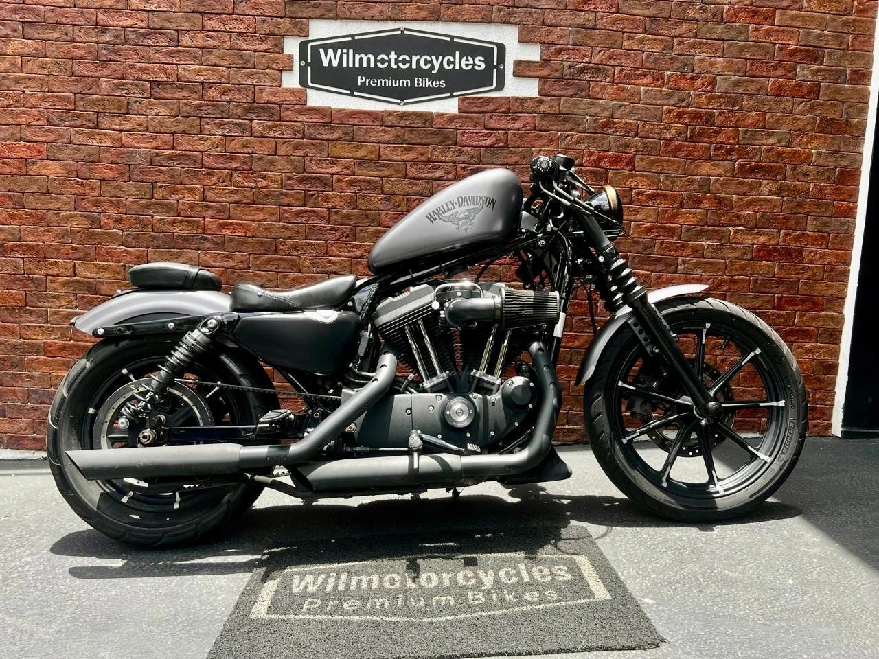 HARLEY-DAVIDSON SPORTSTER XL 883 N IRON