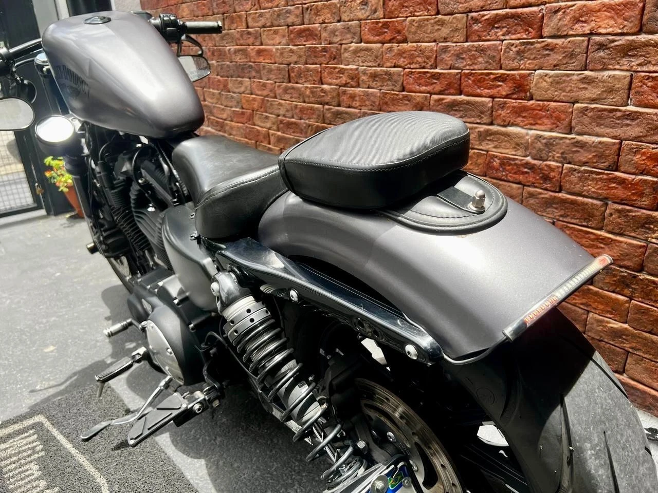 HARLEY-DAVIDSON SPORTSTER XL 883 N IRON