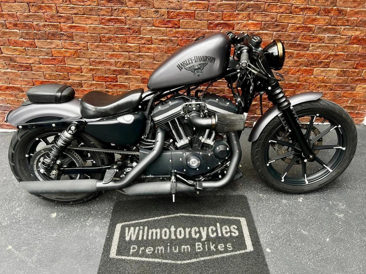 HARLEY-DAVIDSON SPORTSTER XL 883 N IRON