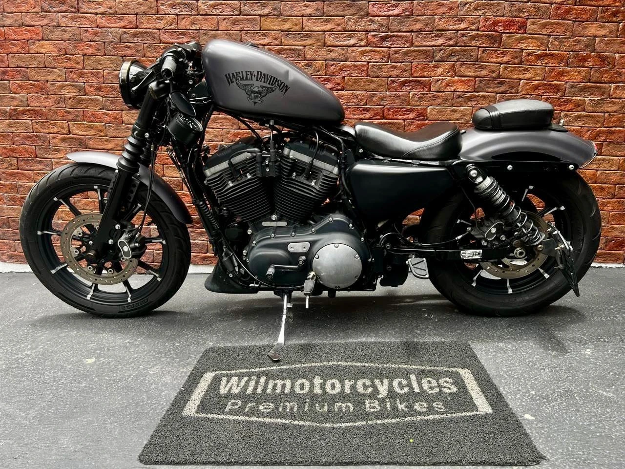 HARLEY-DAVIDSON SPORTSTER XL 883 N IRON