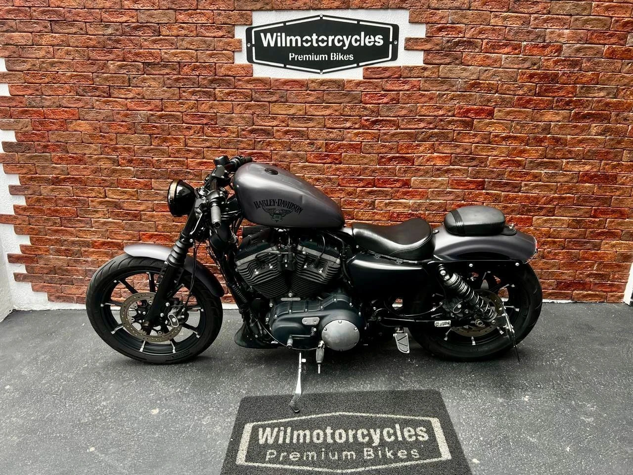 HARLEY-DAVIDSON SPORTSTER XL 883 N IRON