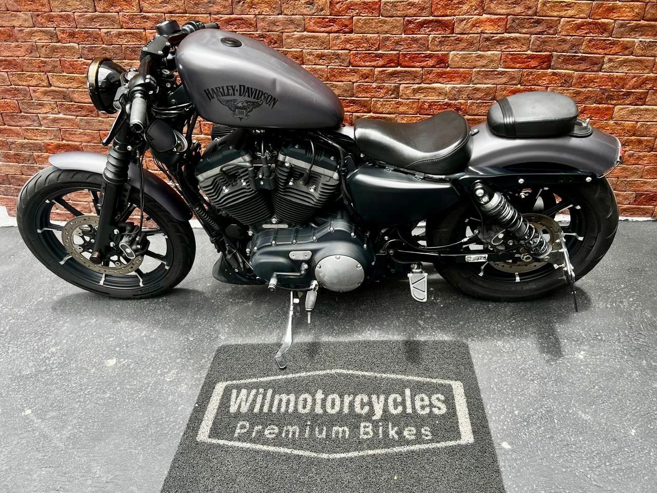 HARLEY-DAVIDSON SPORTSTER XL 883 N IRON