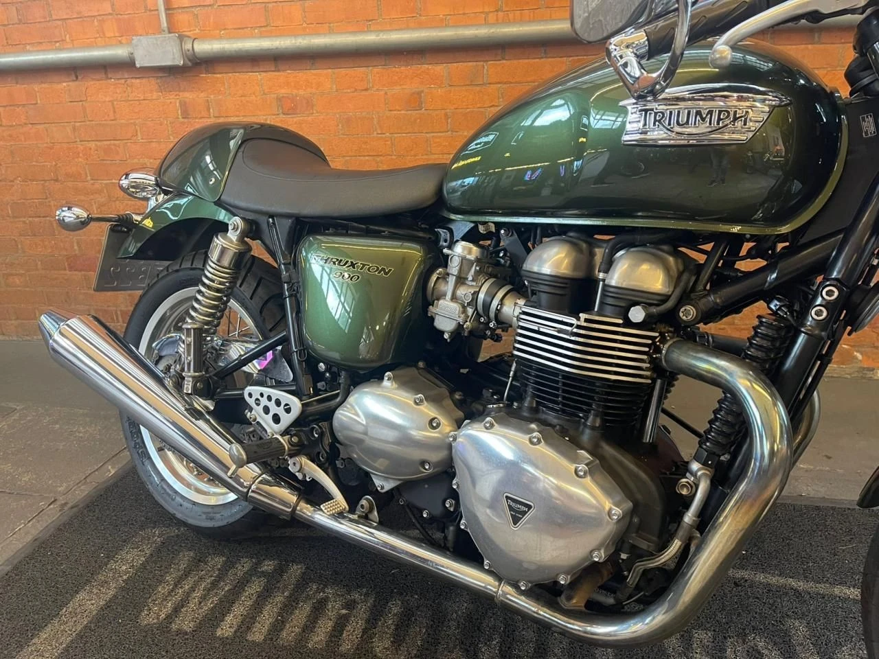 TRIUMPH THRUXTON