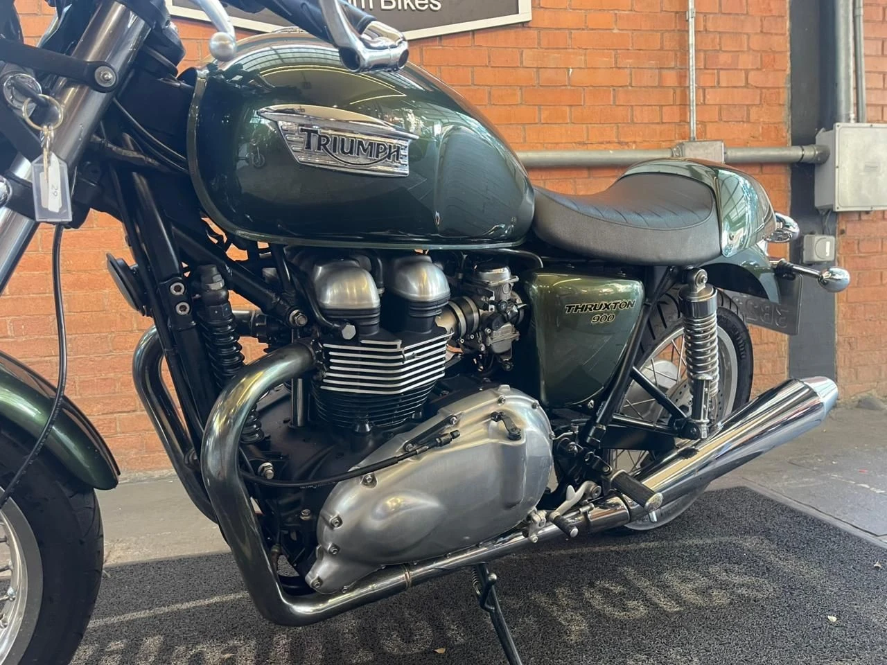TRIUMPH THRUXTON