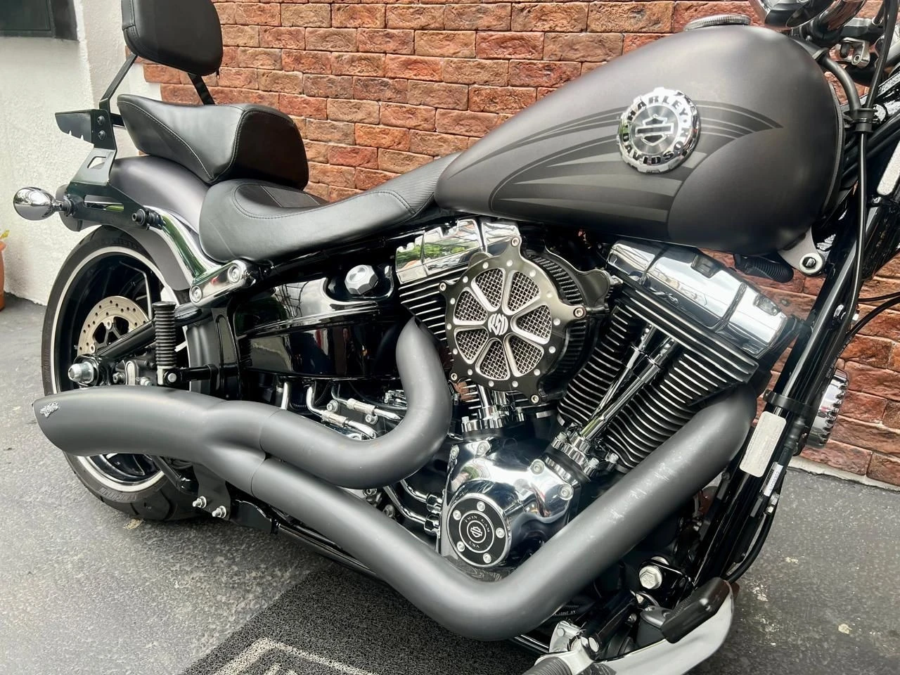 HARLEY-DAVIDSON SOFTAIL BREAKOUT