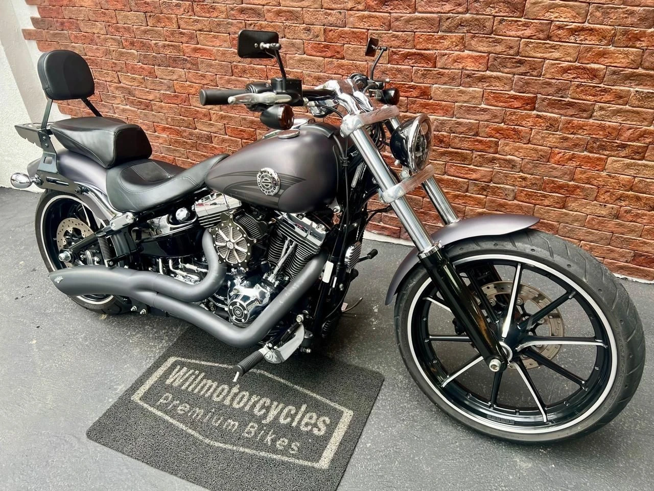 HARLEY-DAVIDSON SOFTAIL BREAKOUT