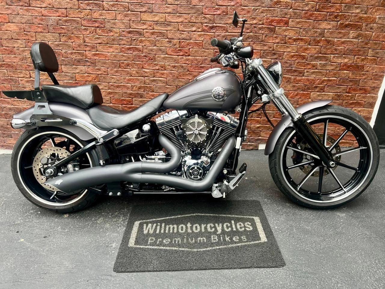 HARLEY-DAVIDSON SOFTAIL BREAKOUT