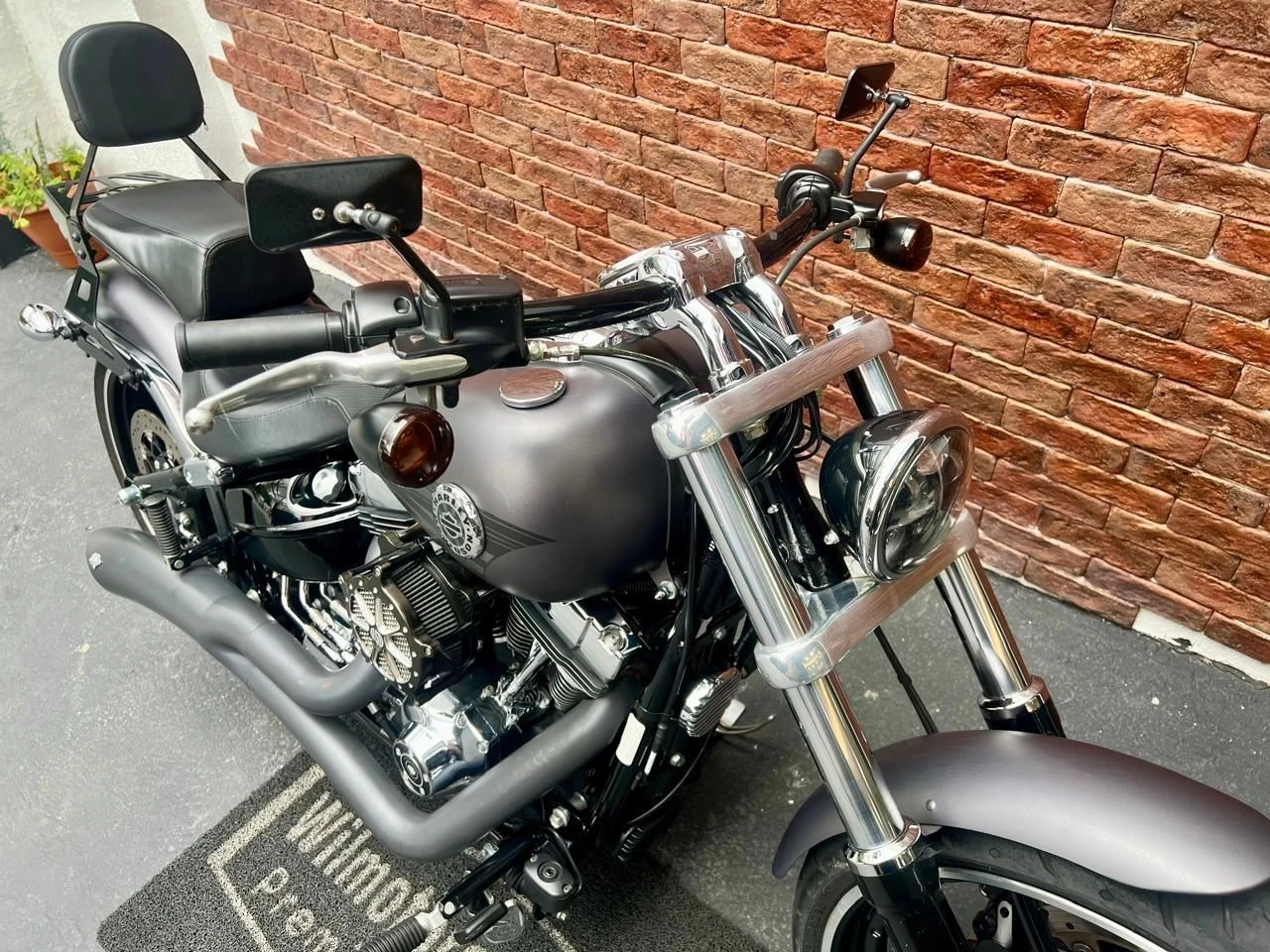 HARLEY-DAVIDSON SOFTAIL BREAKOUT