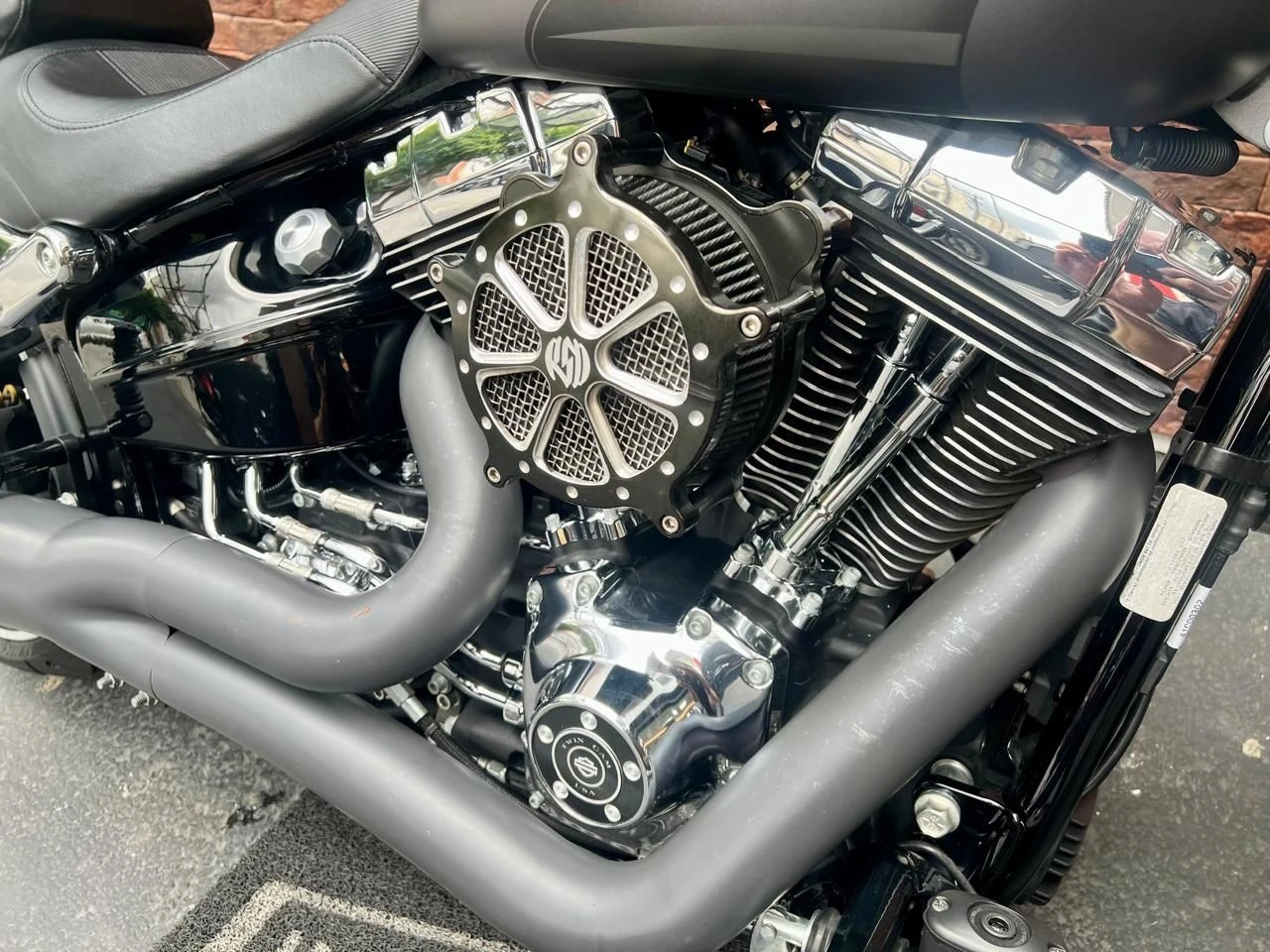 HARLEY-DAVIDSON SOFTAIL BREAKOUT