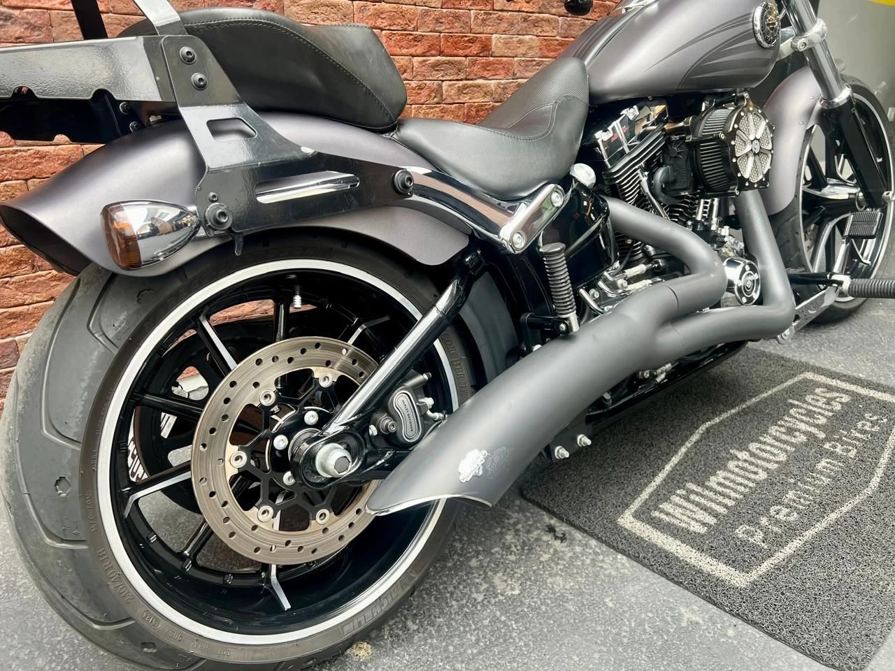 HARLEY-DAVIDSON SOFTAIL BREAKOUT