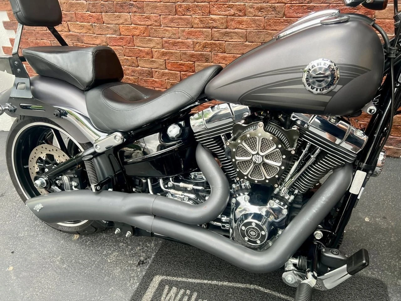 HARLEY-DAVIDSON SOFTAIL BREAKOUT
