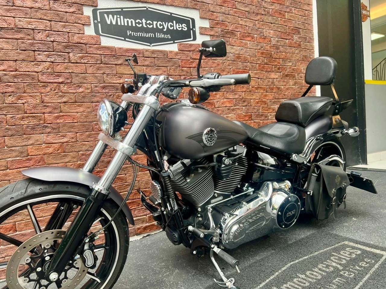 HARLEY-DAVIDSON SOFTAIL BREAKOUT