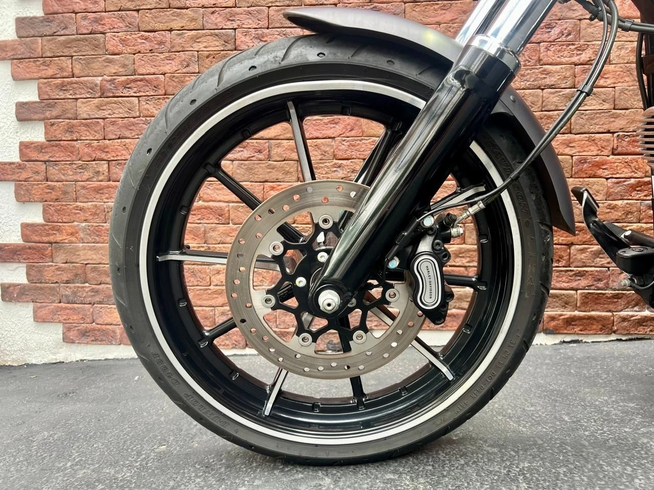 HARLEY-DAVIDSON SOFTAIL BREAKOUT