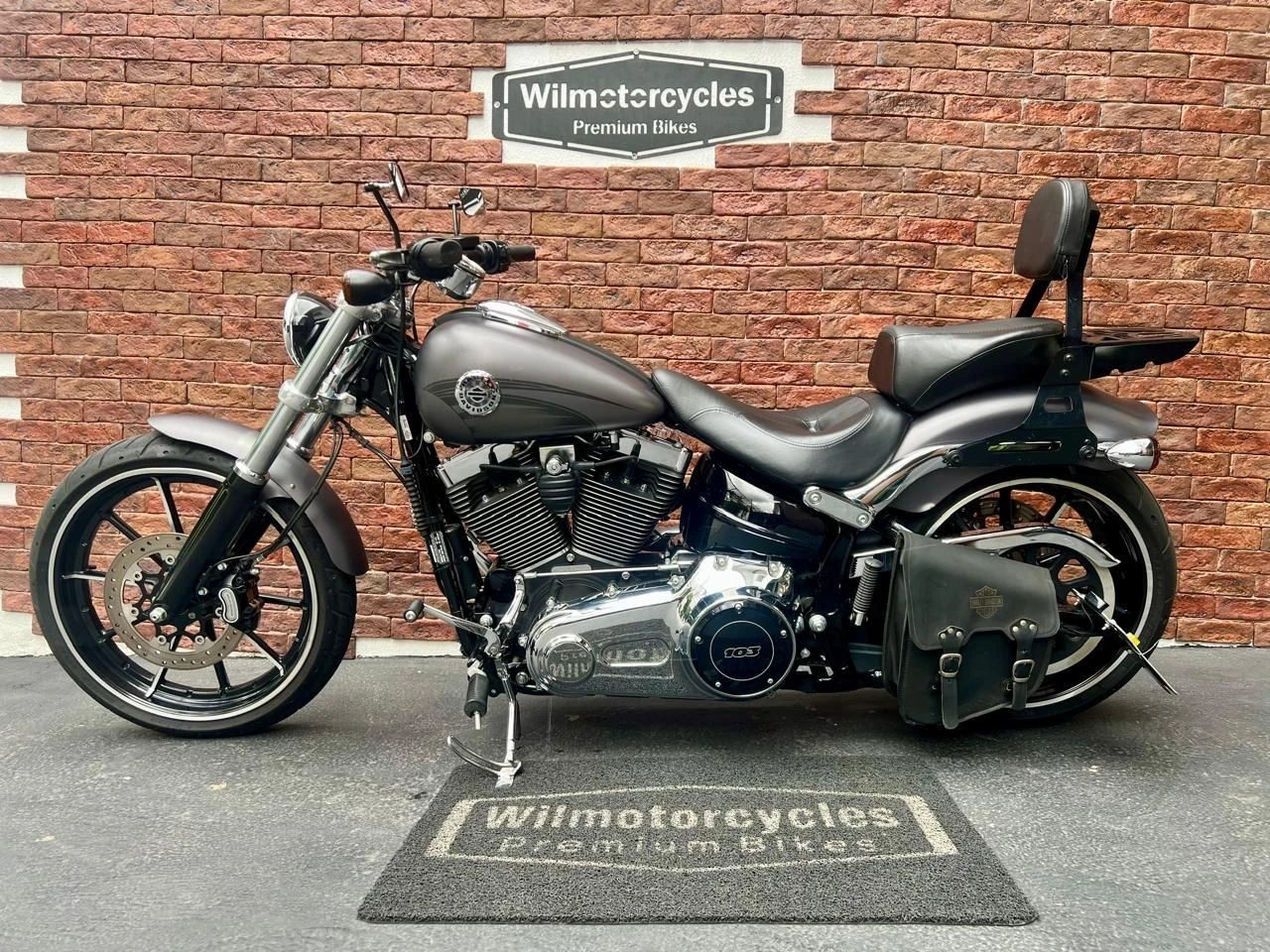 HARLEY-DAVIDSON SOFTAIL BREAKOUT