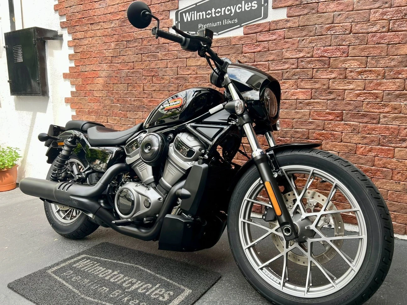 HARLEY-DAVIDSON NIGHTSTER SPECIAL