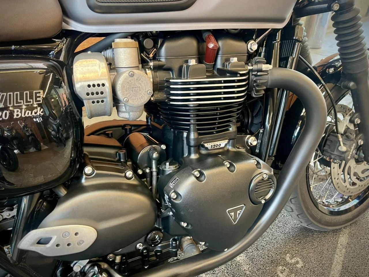 TRIUMPH BONNEVILLE T120 BLACK 1200