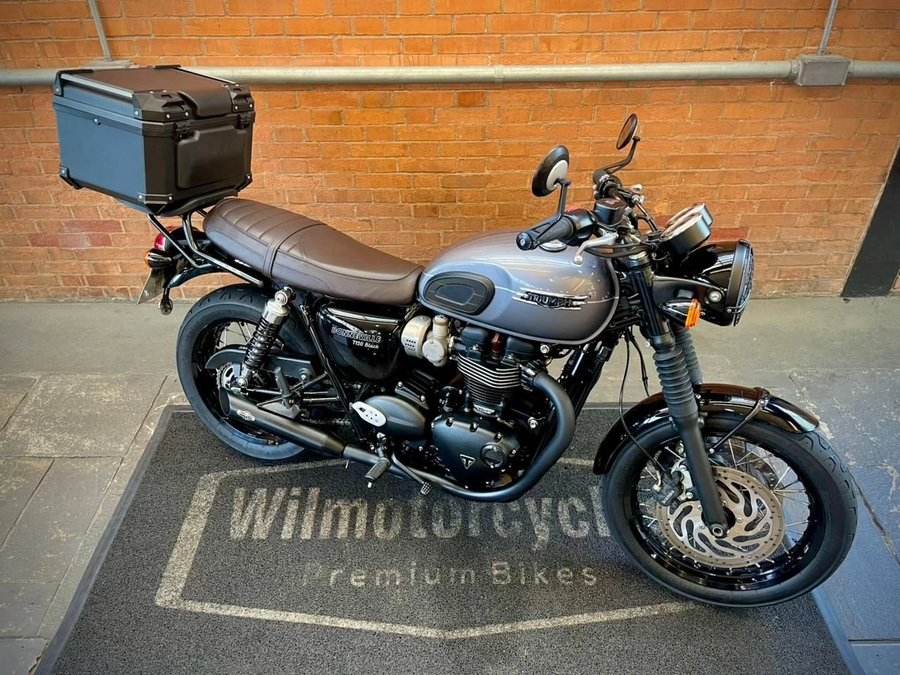 TRIUMPH BONNEVILLE T120 BLACK 1200