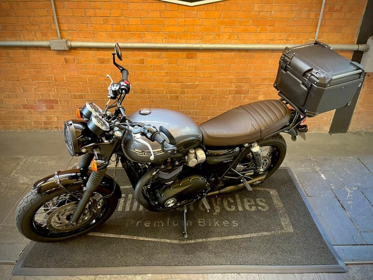 TRIUMPH BONNEVILLE T120 BLACK 1200
