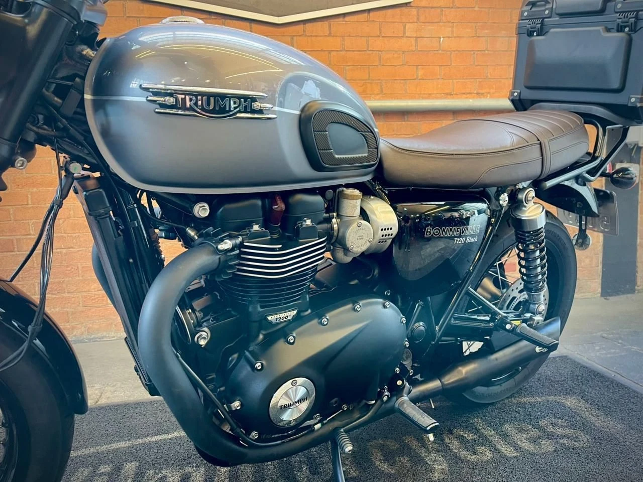 TRIUMPH BONNEVILLE T120 BLACK 1200