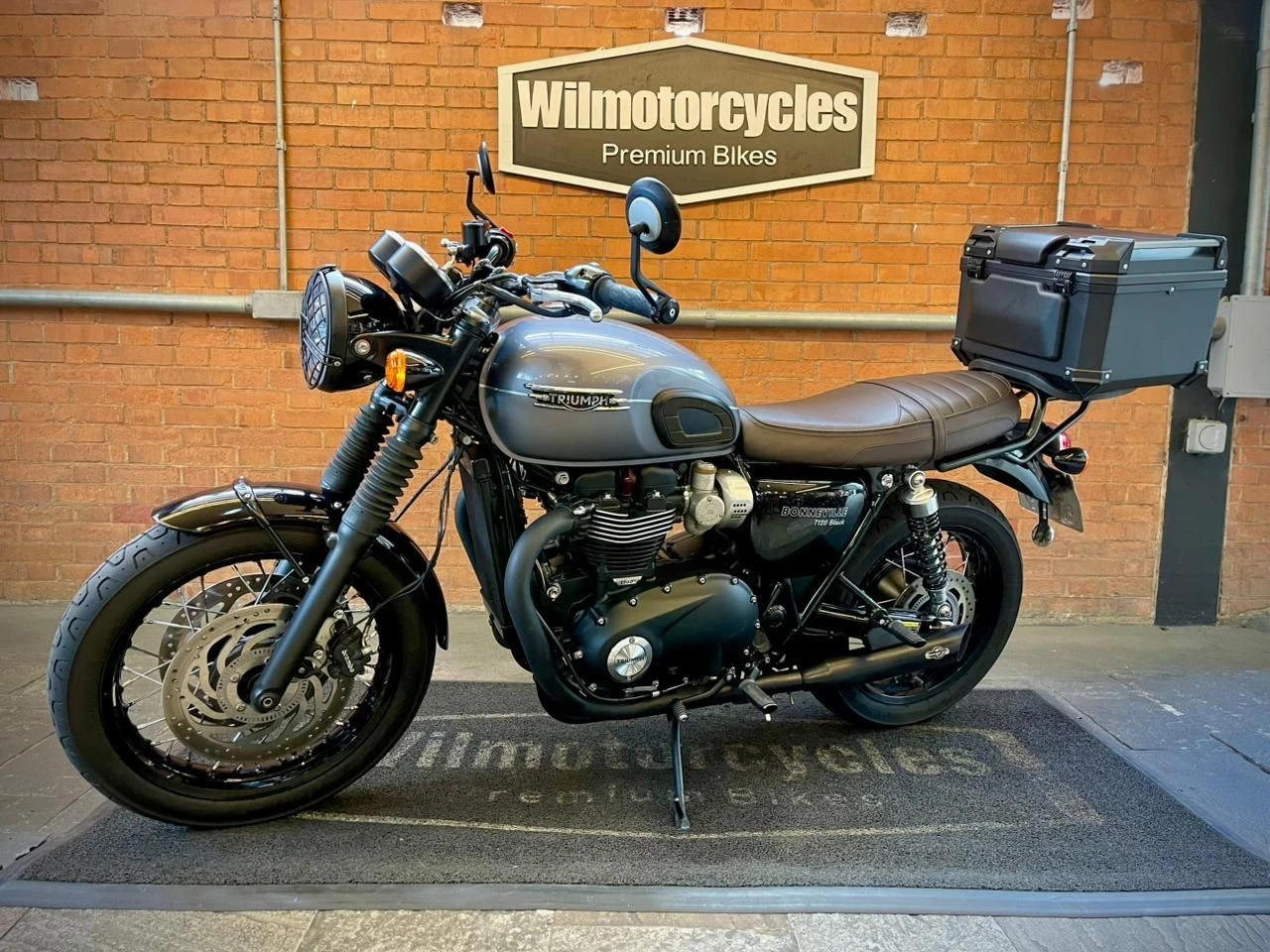 TRIUMPH BONNEVILLE T120 BLACK 1200