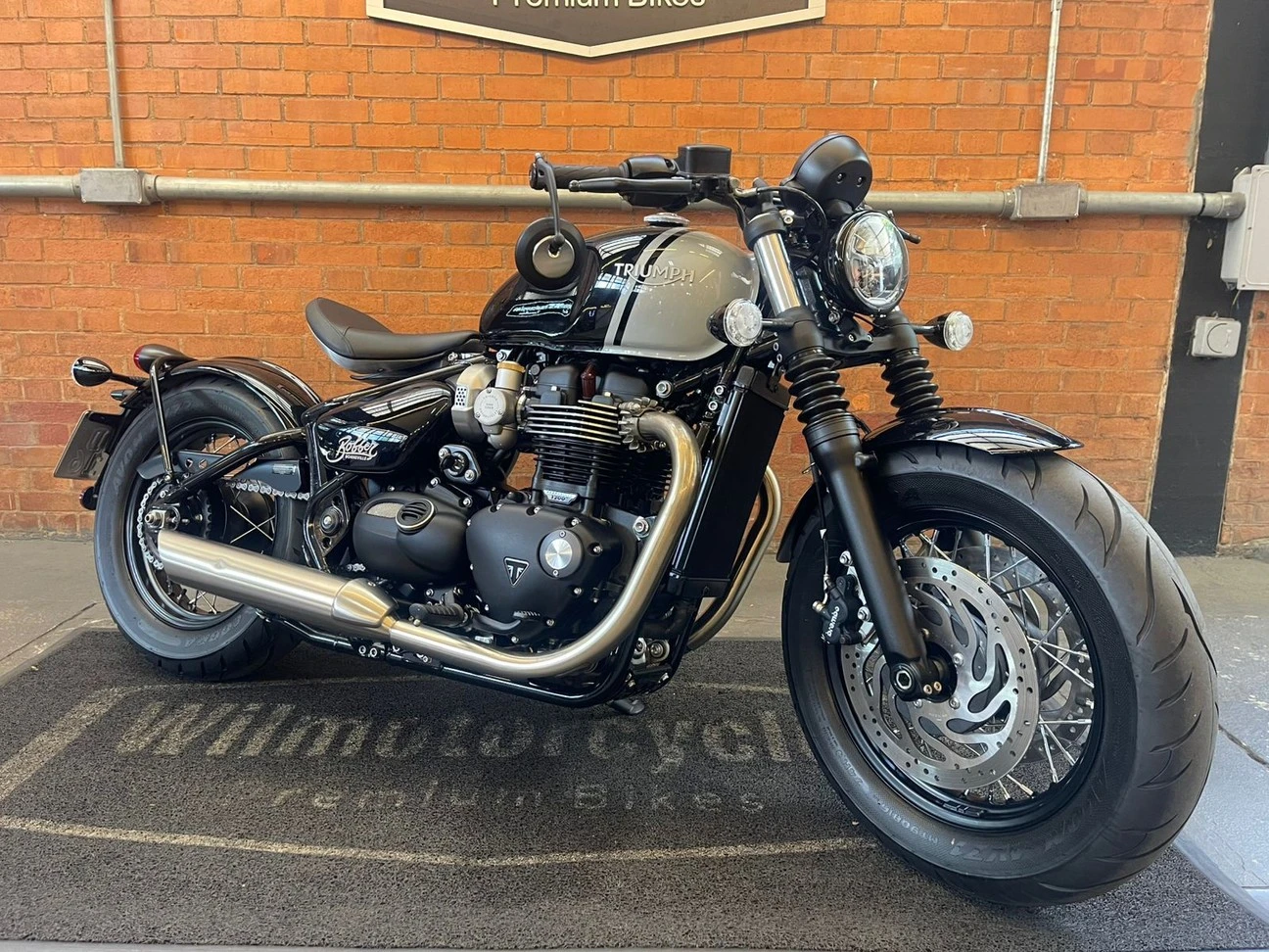 TRIUMPH BONNEVILLE BOBBER 1200