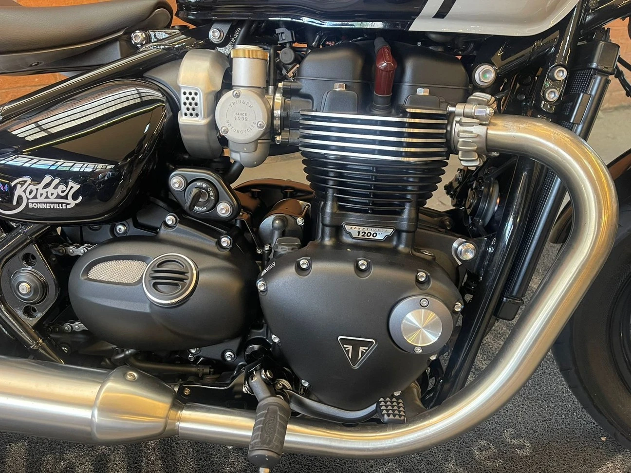 TRIUMPH BONNEVILLE BOBBER 1200