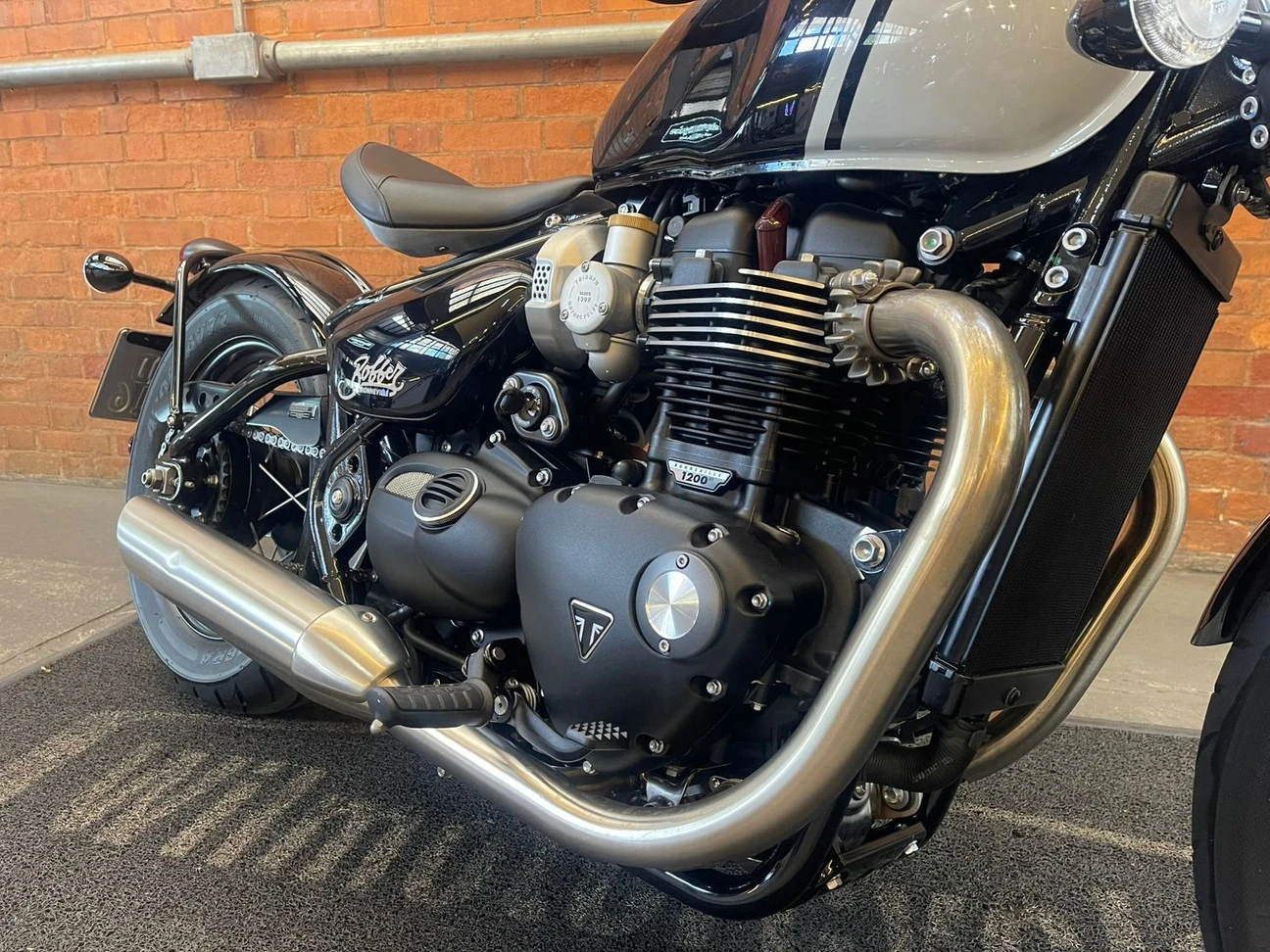 TRIUMPH BONNEVILLE BOBBER 1200