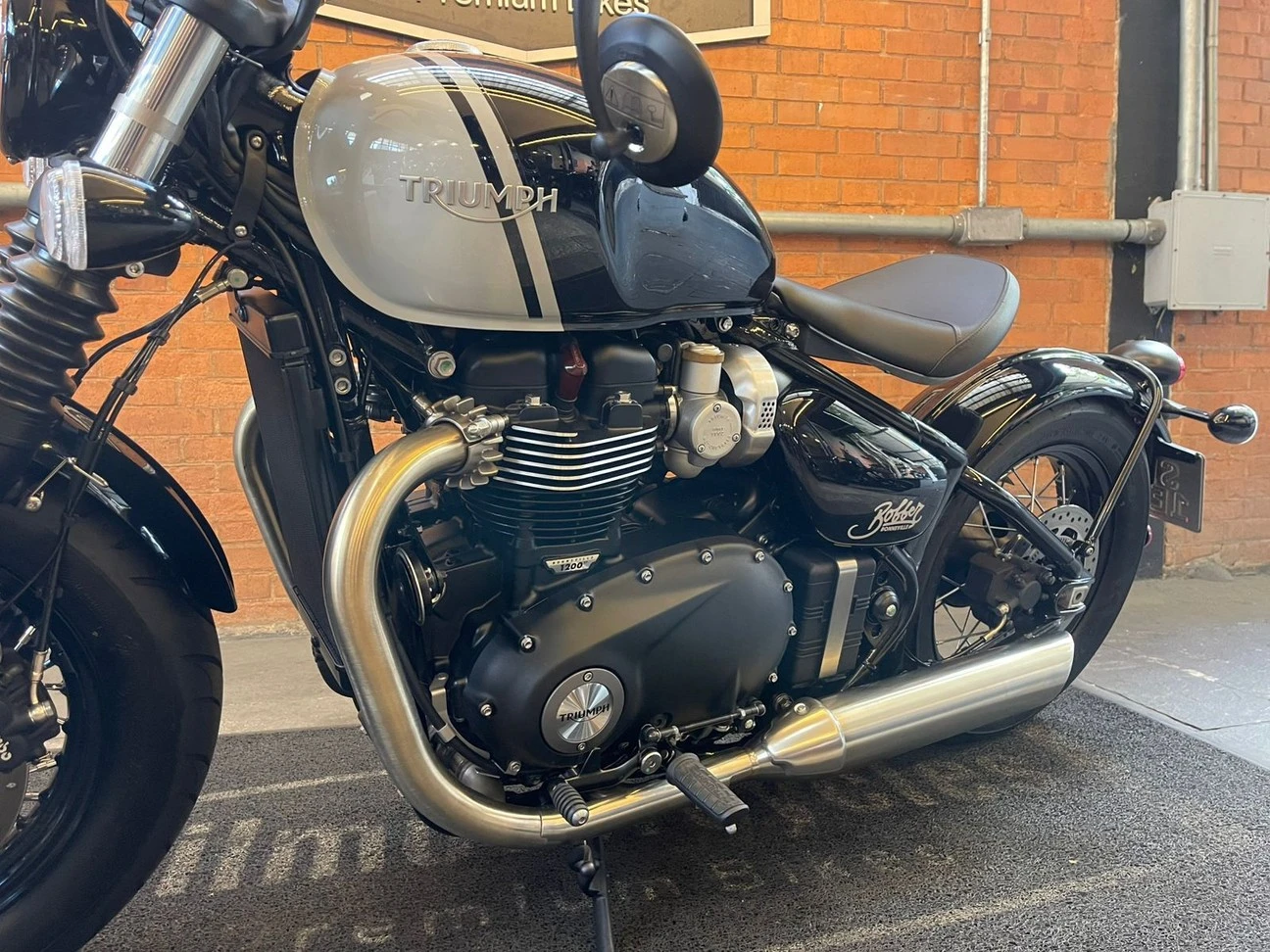 TRIUMPH BONNEVILLE BOBBER 1200