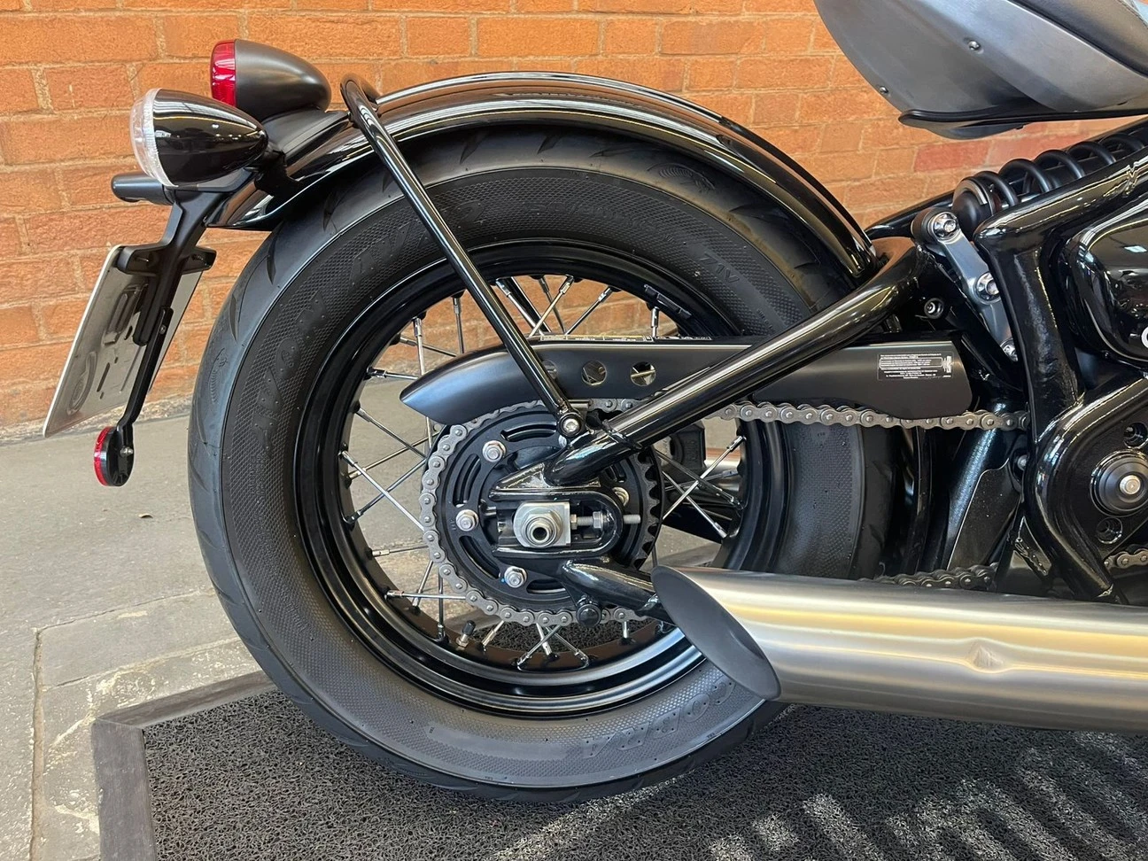 TRIUMPH BONNEVILLE BOBBER 1200