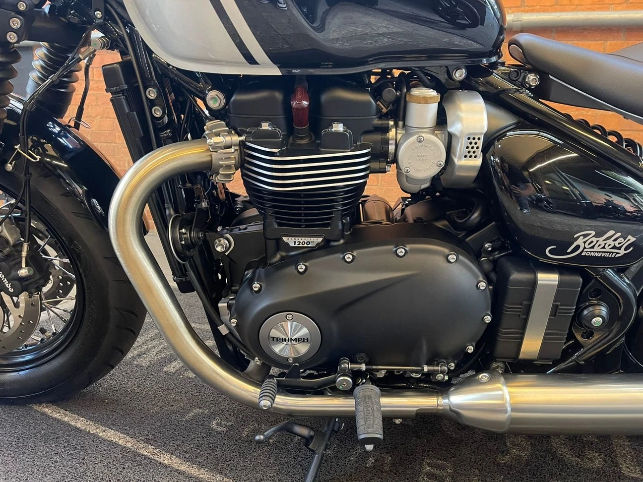 TRIUMPH BONNEVILLE BOBBER 1200