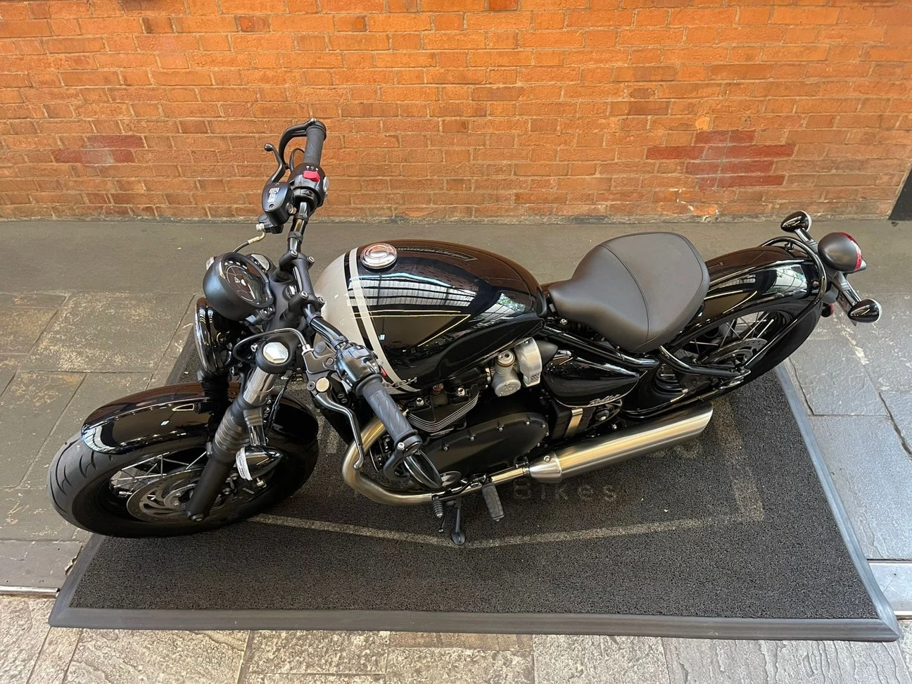 TRIUMPH BONNEVILLE BOBBER 1200