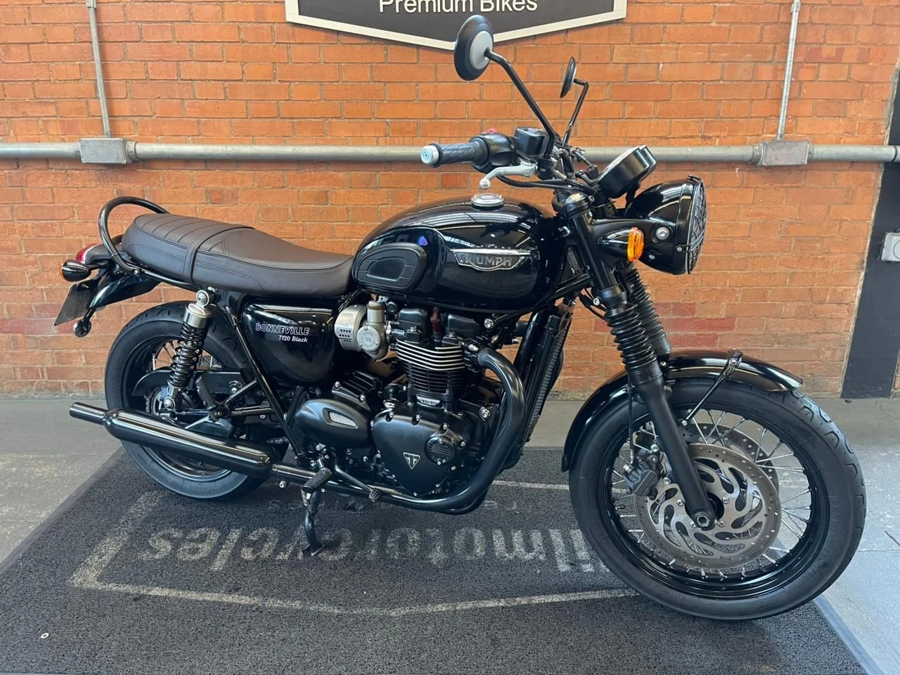 TRIUMPH BONNEVILLE T120 BLACK 1200