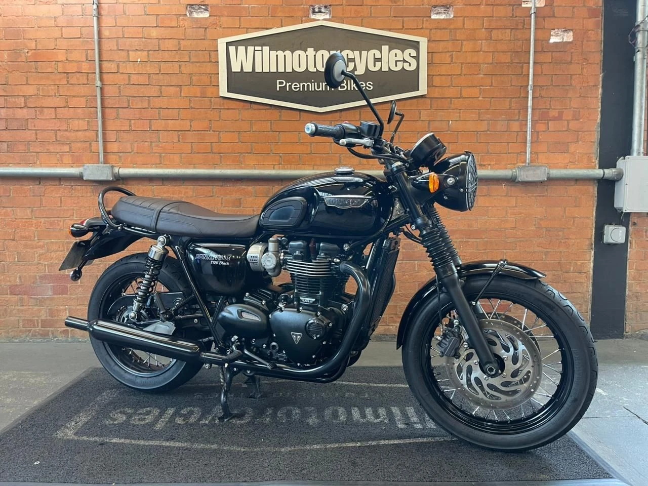 TRIUMPH BONNEVILLE T120 BLACK 1200