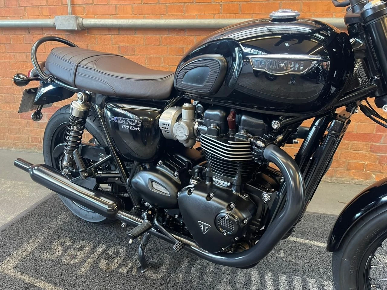 TRIUMPH BONNEVILLE T120 BLACK 1200