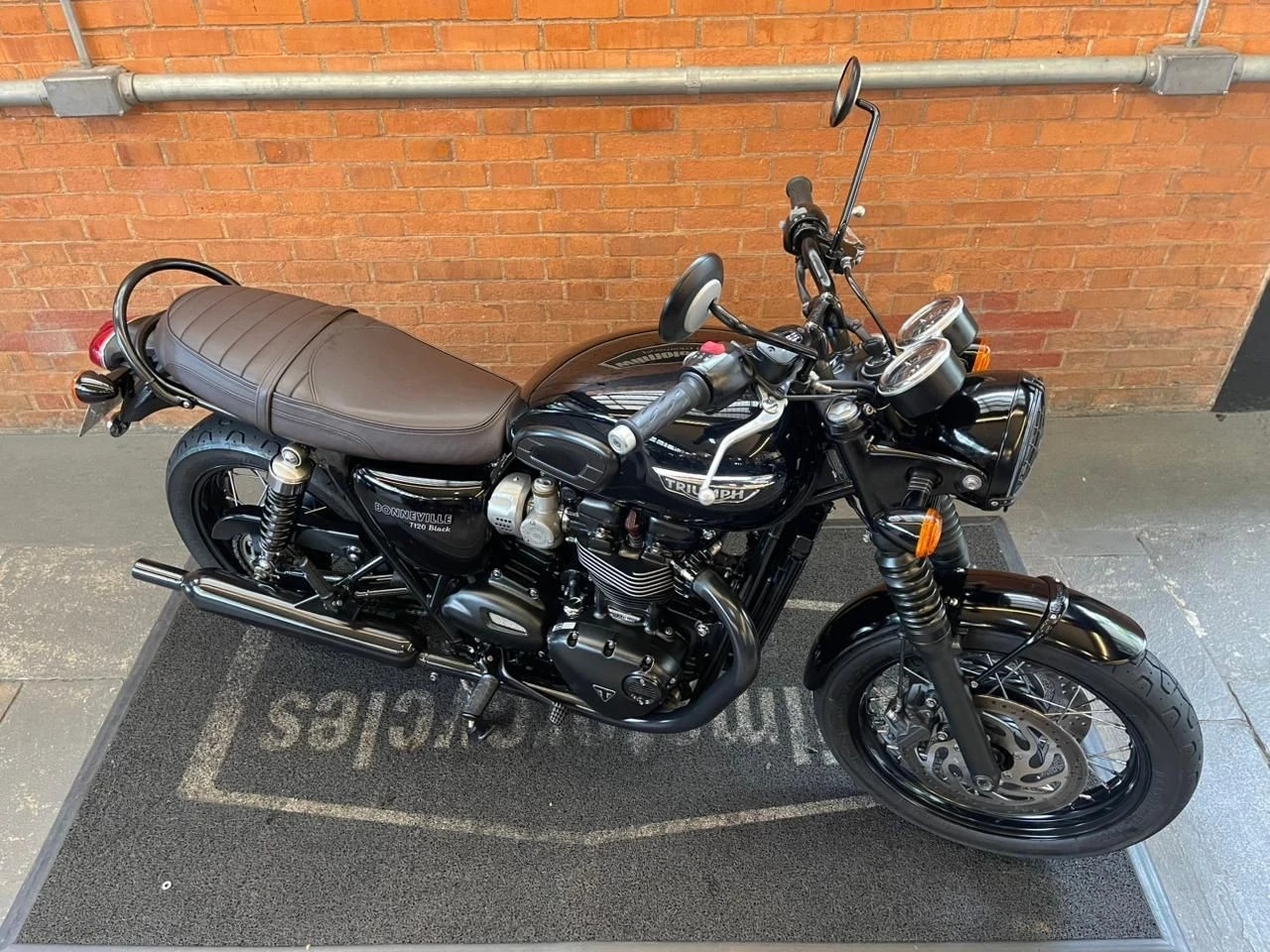 TRIUMPH BONNEVILLE T120 BLACK 1200