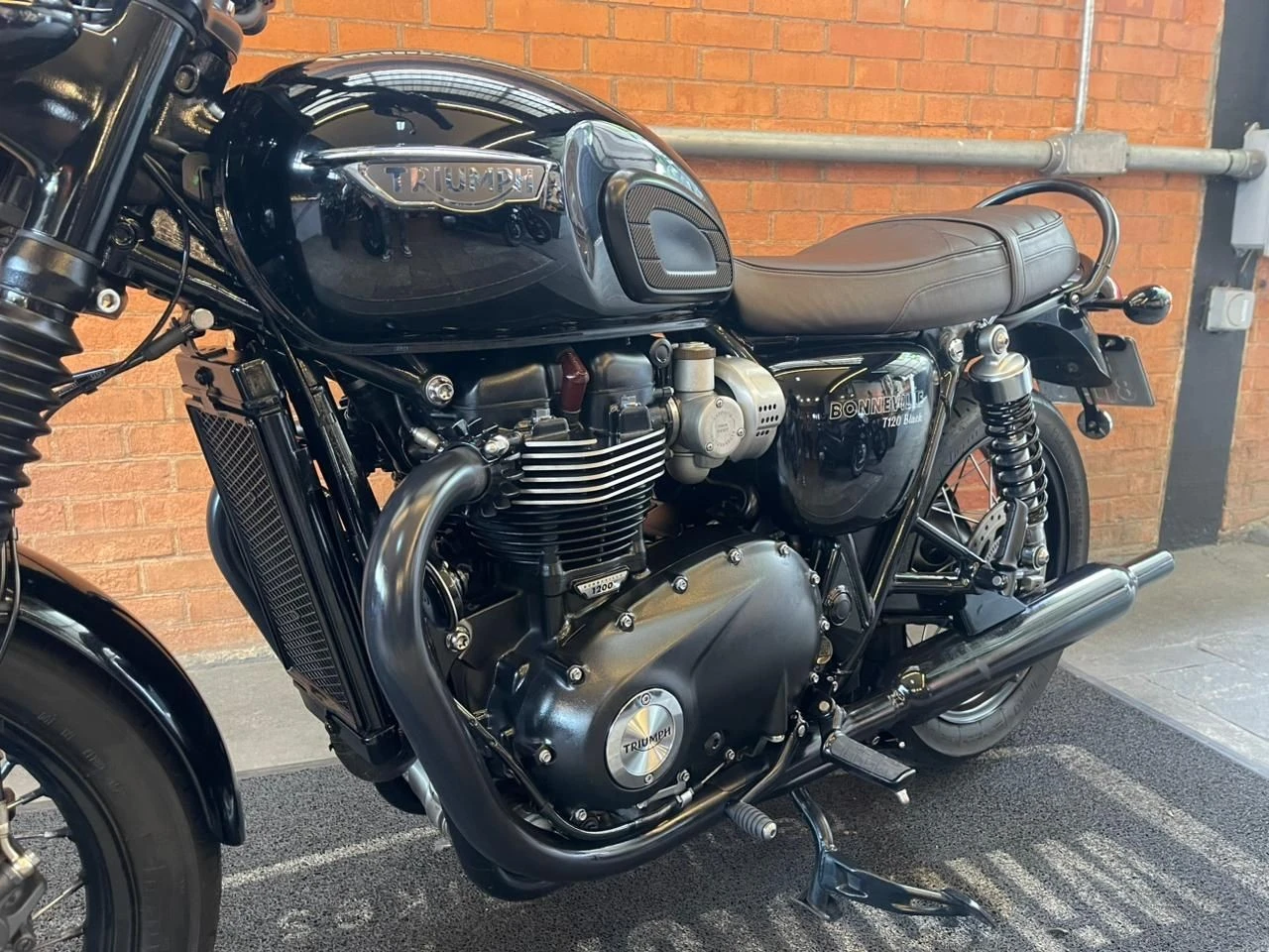 TRIUMPH BONNEVILLE T120 BLACK 1200