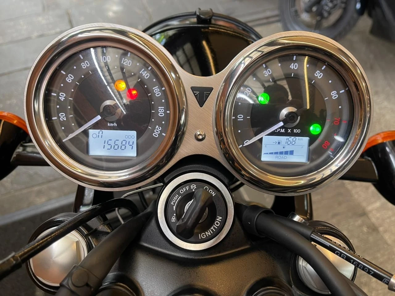 TRIUMPH BONNEVILLE T120 BLACK 1200