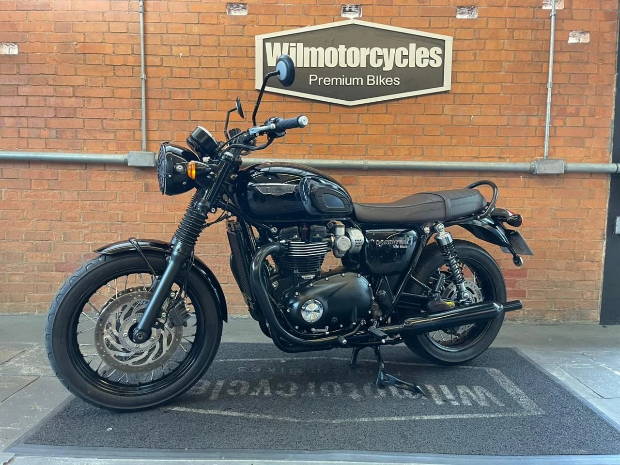 TRIUMPH BONNEVILLE T120 BLACK 1200