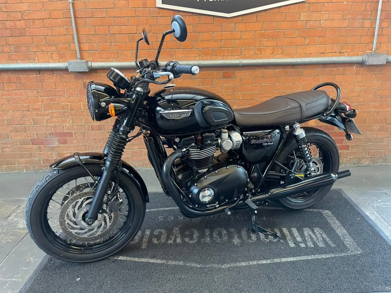 TRIUMPH BONNEVILLE T120 BLACK 1200